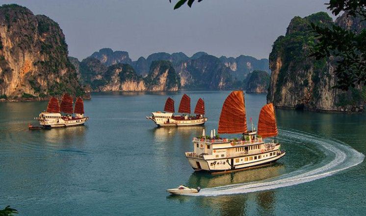 Book-a-cruise-trip-to-Halong-Bay-2